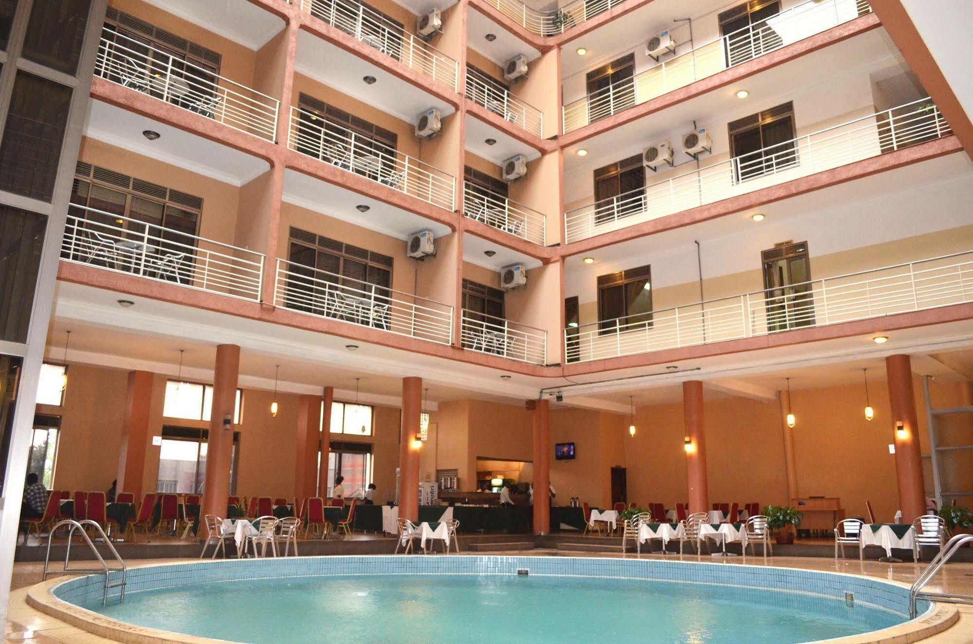 Hotel Triangle Kampala Esterno foto